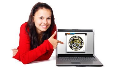 design your custom car magnet on computer